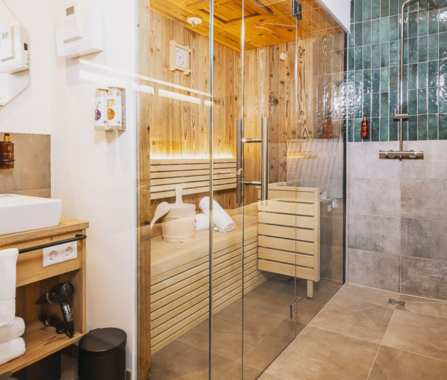 Zimmer mit Sauna im Hotel Nikolaus by AvenidA in Zell am See